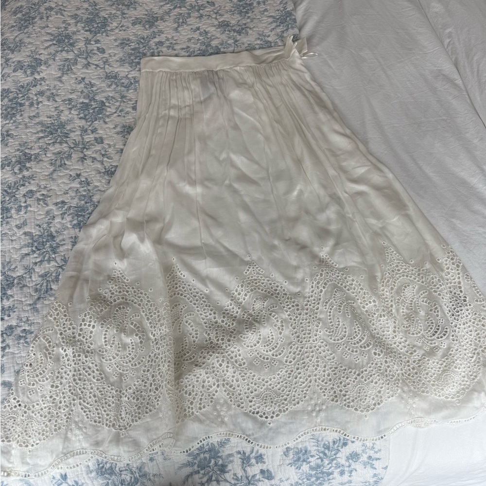 Elegant White Lace Massimo Dutti Skirt